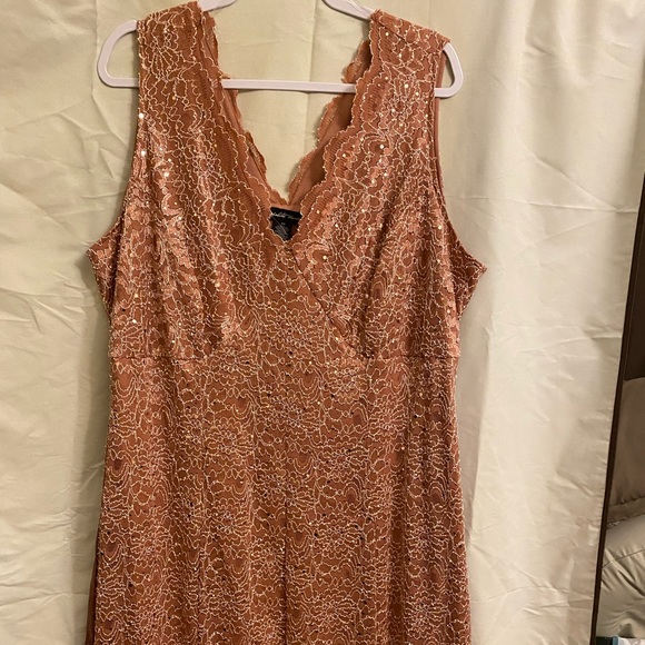 NWOT Plus Size Dark Salmon Lace Long Evening Wear Dress - Picture 2 of 11